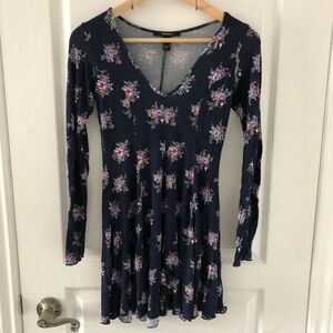 FOREVER 21 Long sleeve floral dress  size S